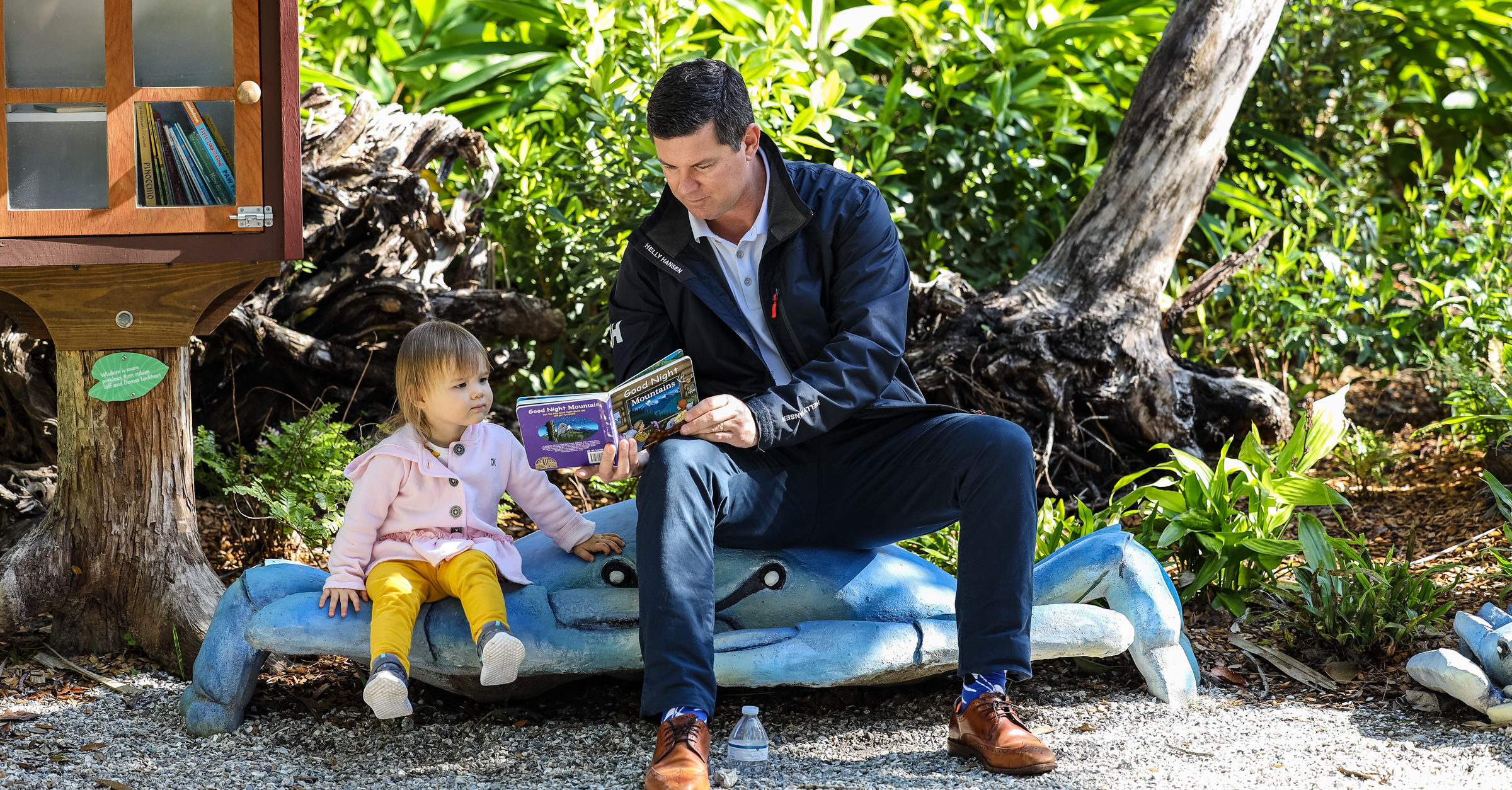 https://mckeechildrensgarden.org/wp-content/uploads/2023/09/Blue-Crab-Reading-Circle-Michael-Hawkins-and-Daughter-e1693837115478.jpg